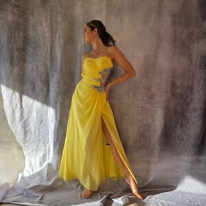 Stunning 2000s faviana evening gown